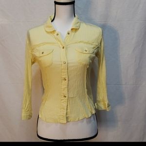 🩵2/$15🩵 - Tulle Buttery Yellow Fitted Gauze Top